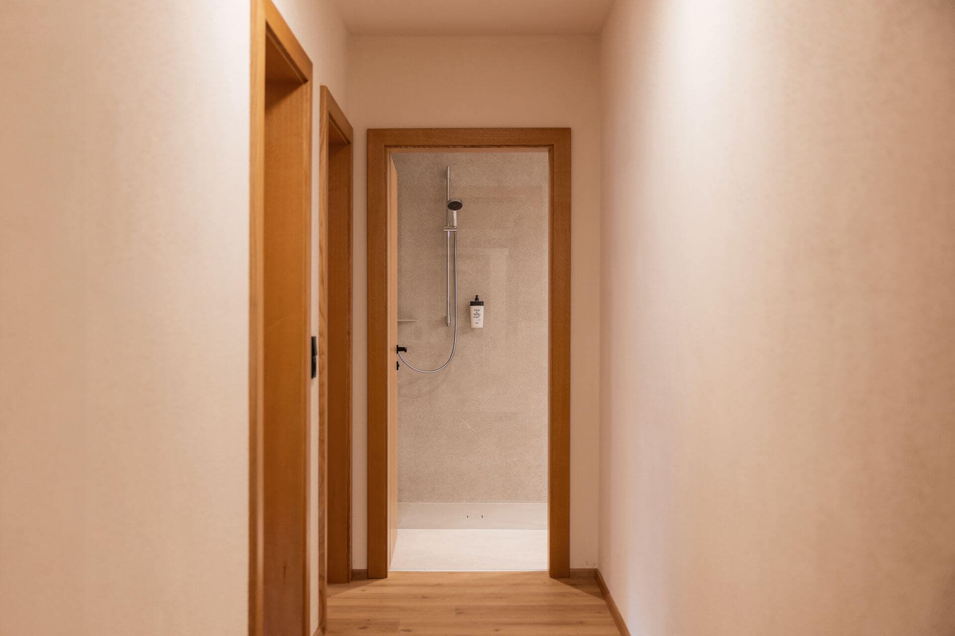 Eingang zum Badezimmer in Apartment Leopold